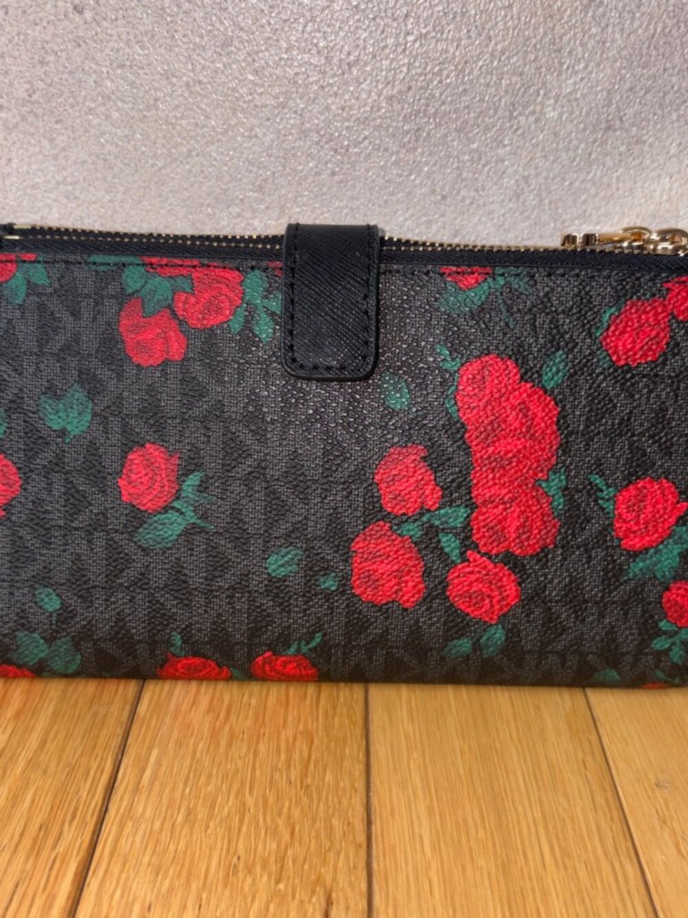 Michael Kors Jet Set ~ RED ROSE ~ Travel Double Zip Wristlet Black / Red - Picture 2 of 10
